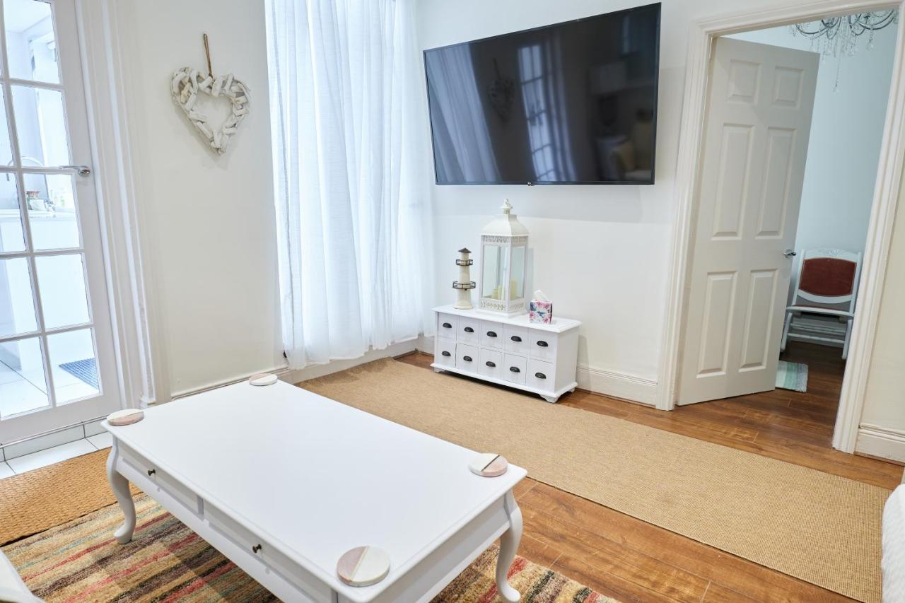 Super Stylish Flat Very Close To Freeman Hospital! Apartment
