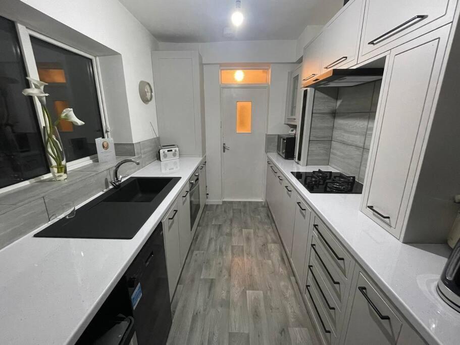 3 Bedroom Apartment With Golf Course View Apartment *