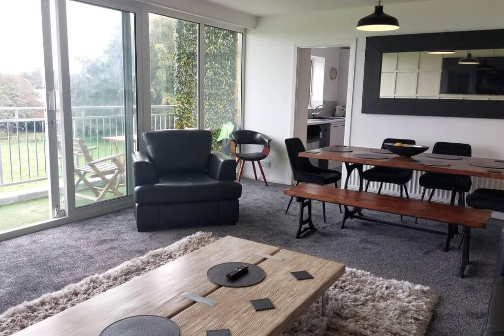 Apartment 3 Bedroom Apartment With Golf Course View Newcastle upon Tyne