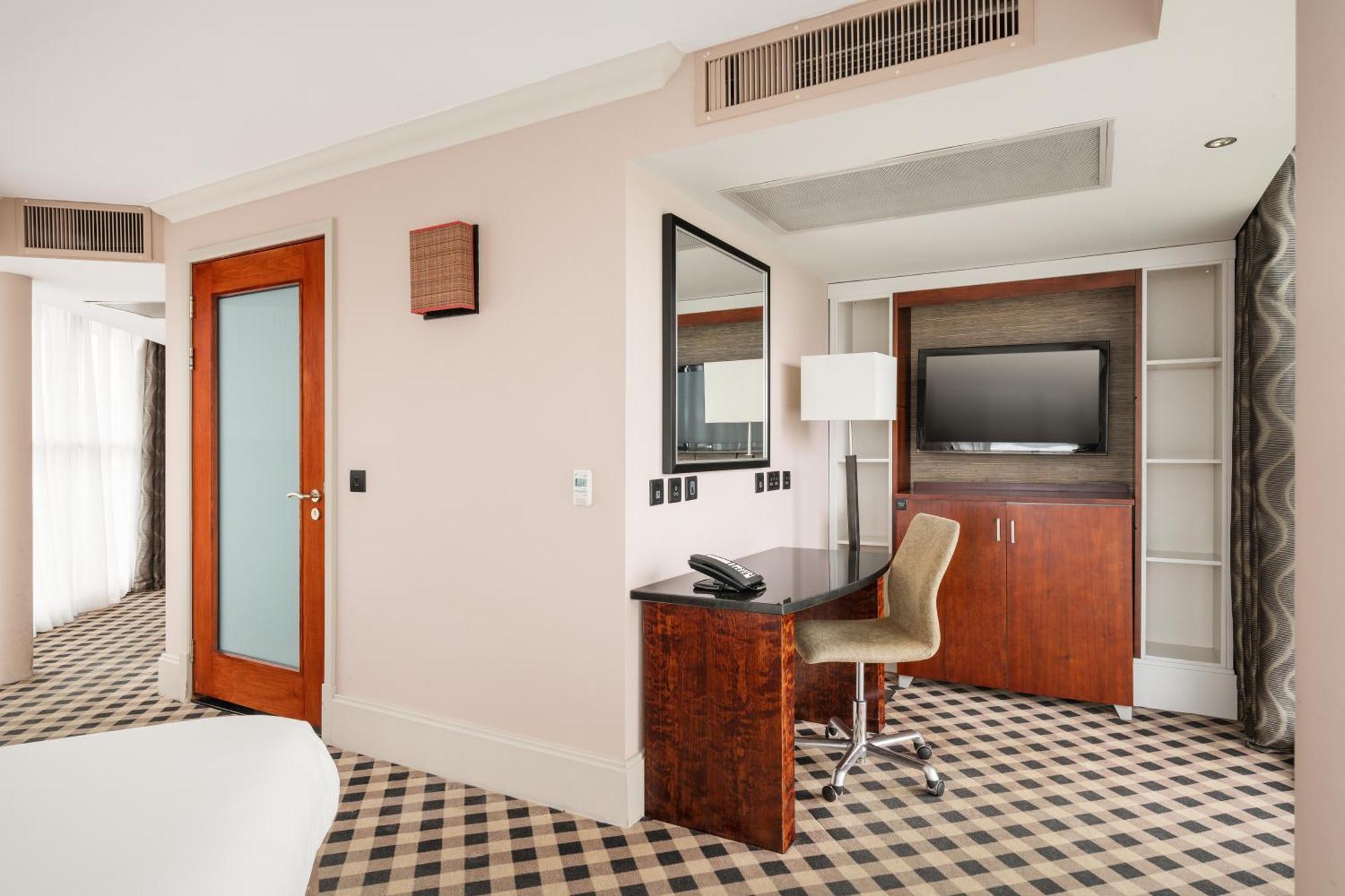 Hotel Doubletree By Hilton International Airport 4*