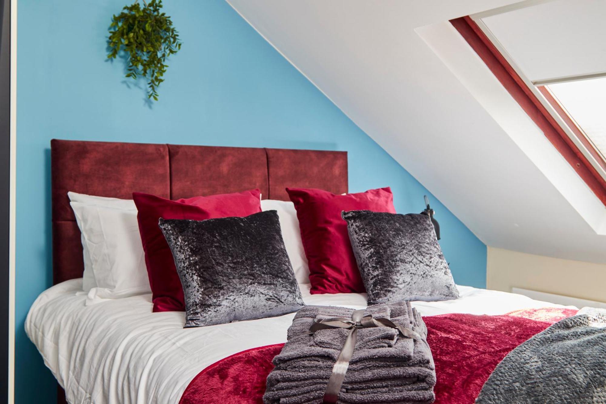 30 Percent Off - Lovely 4 Bed In * Newcastle upon Tyne