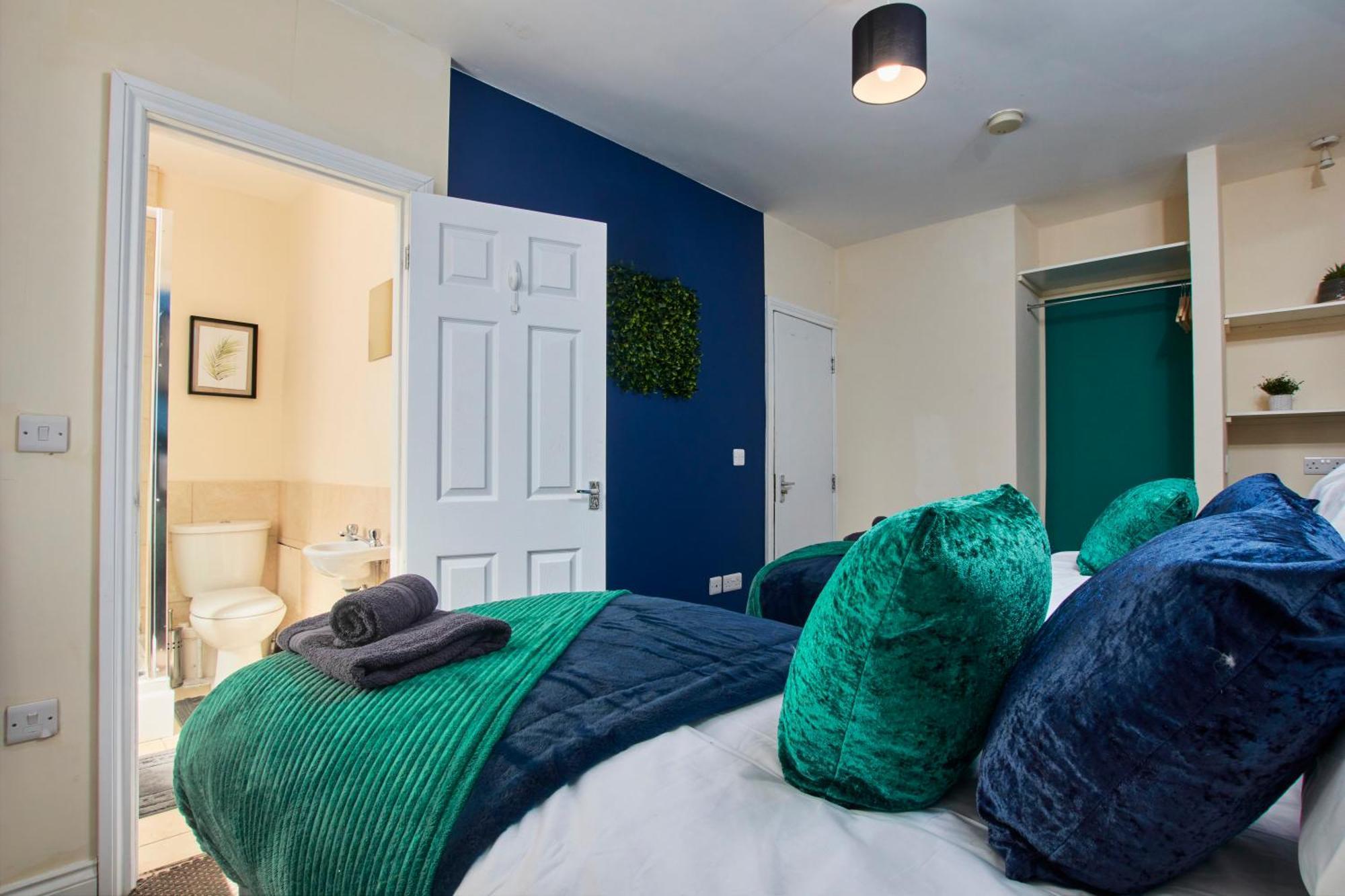 30 Percent Off - Lovely 4 Bed In