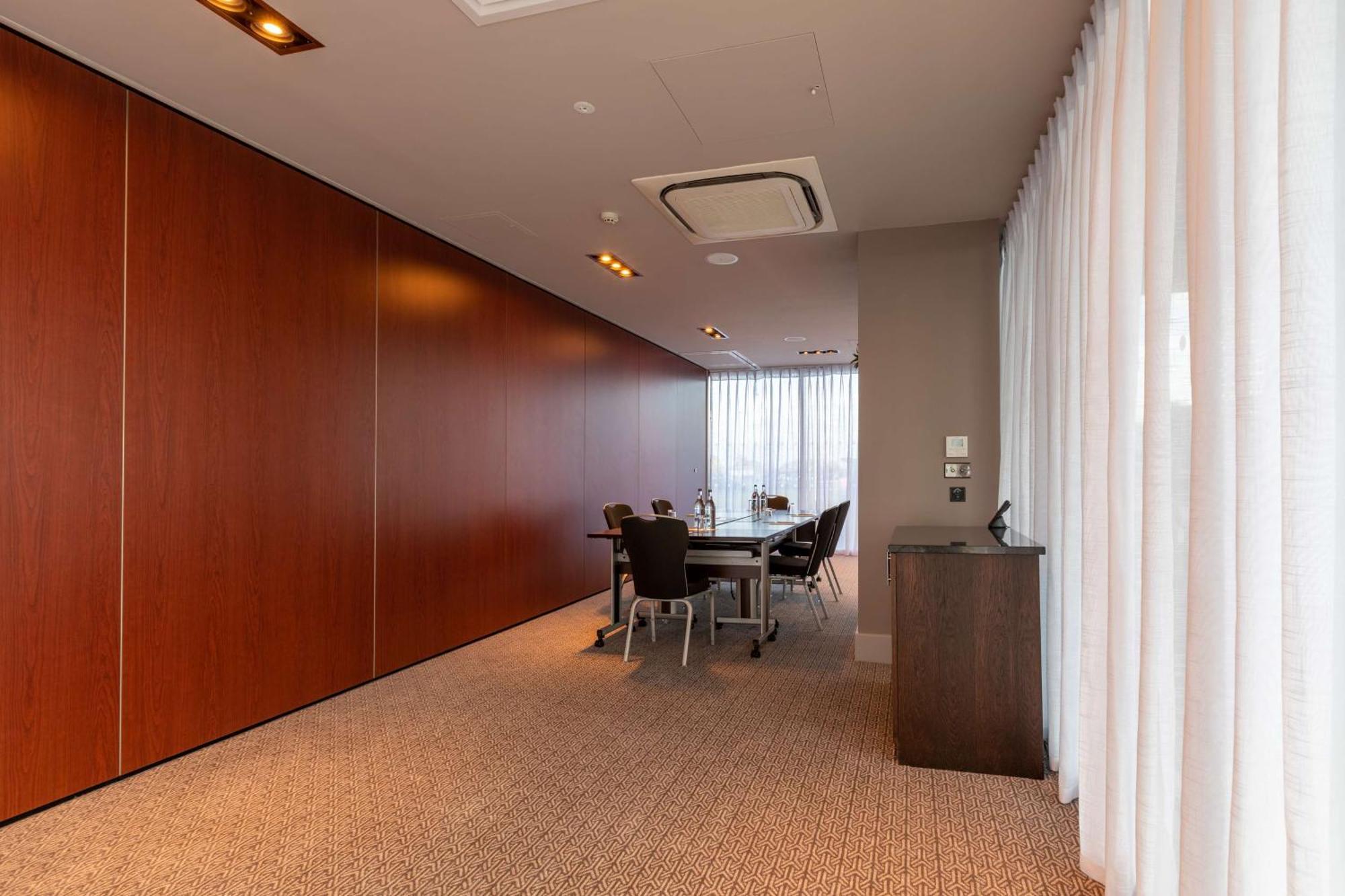 Doubletree By Hilton International Airport 4*