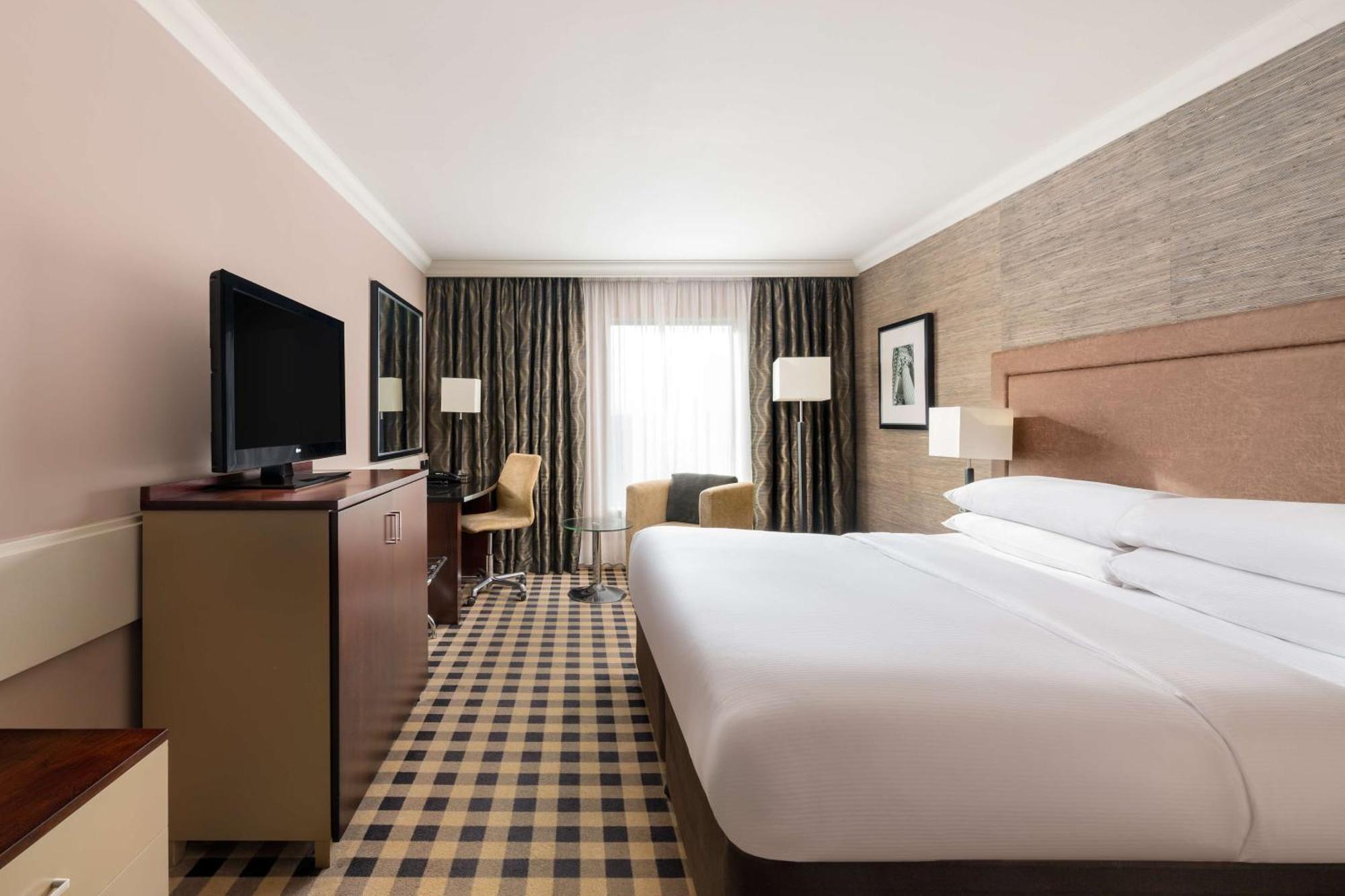 Hotel Doubletree By Hilton International Airport 4*