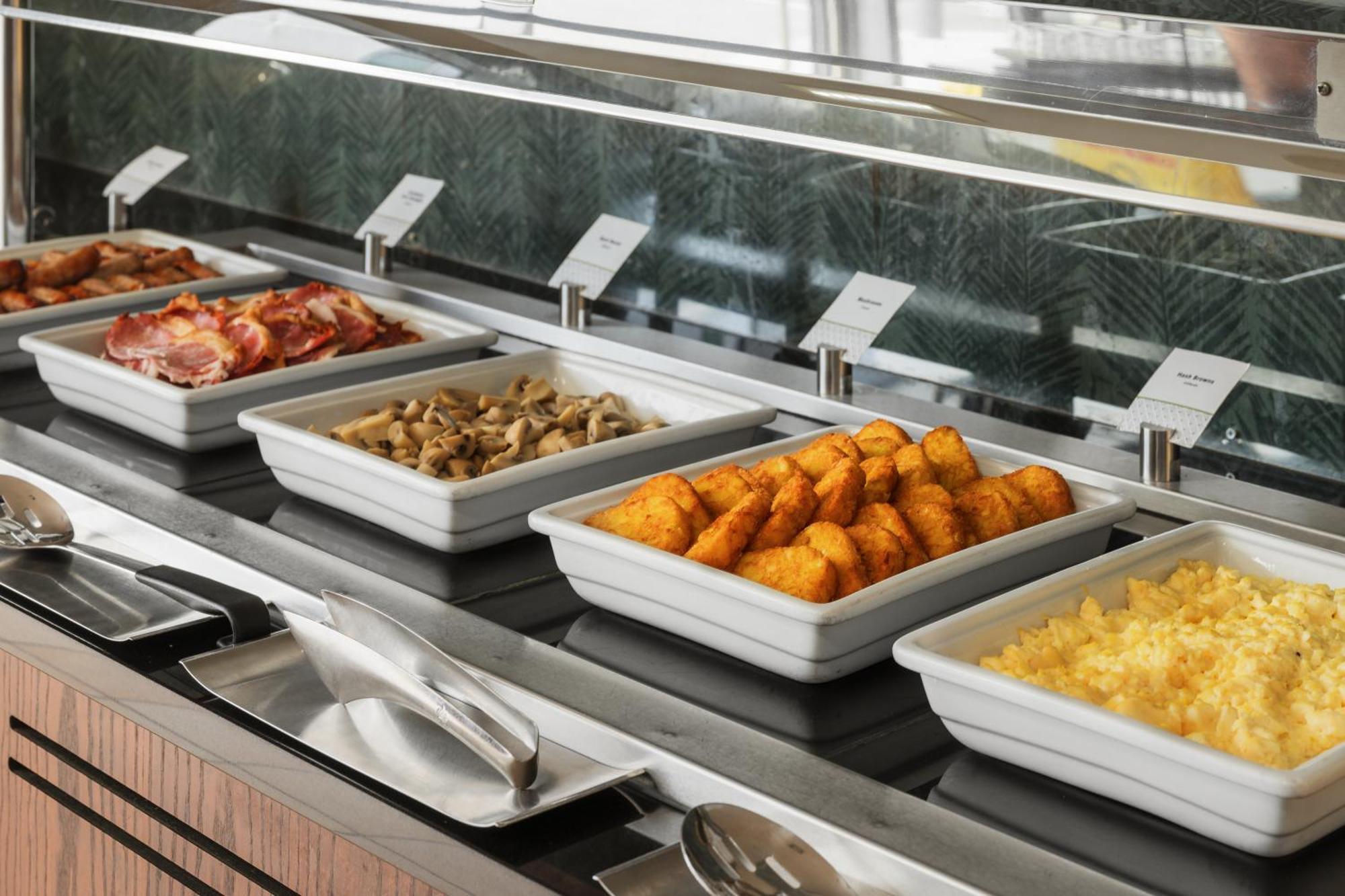 Doubletree By Hilton International Airport Hotel