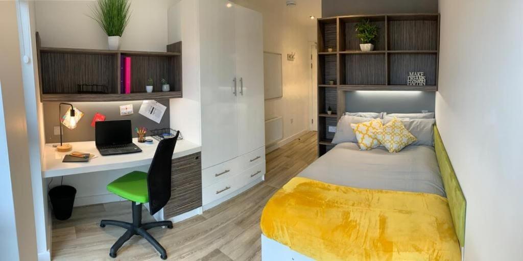 Apartment Conveniently Situated Ensuite And At 1, Near Main Universities