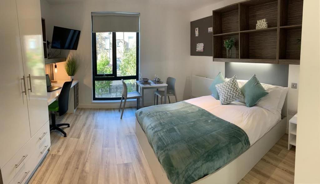 Apartment Conveniently Situated Ensuite And At 1, Near Main Universities *