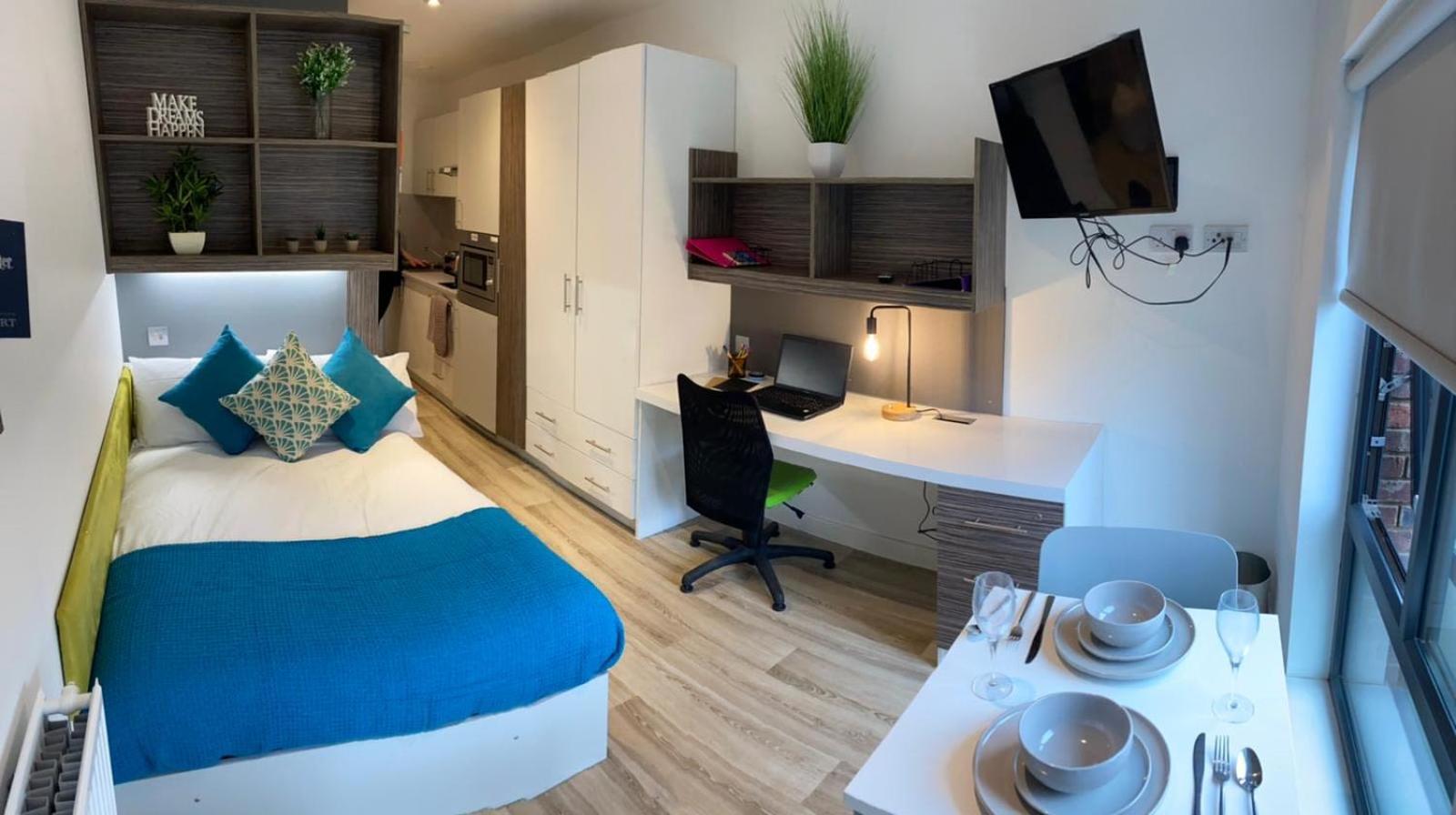 Conveniently Situated Ensuite And At 1, Near Main Universities