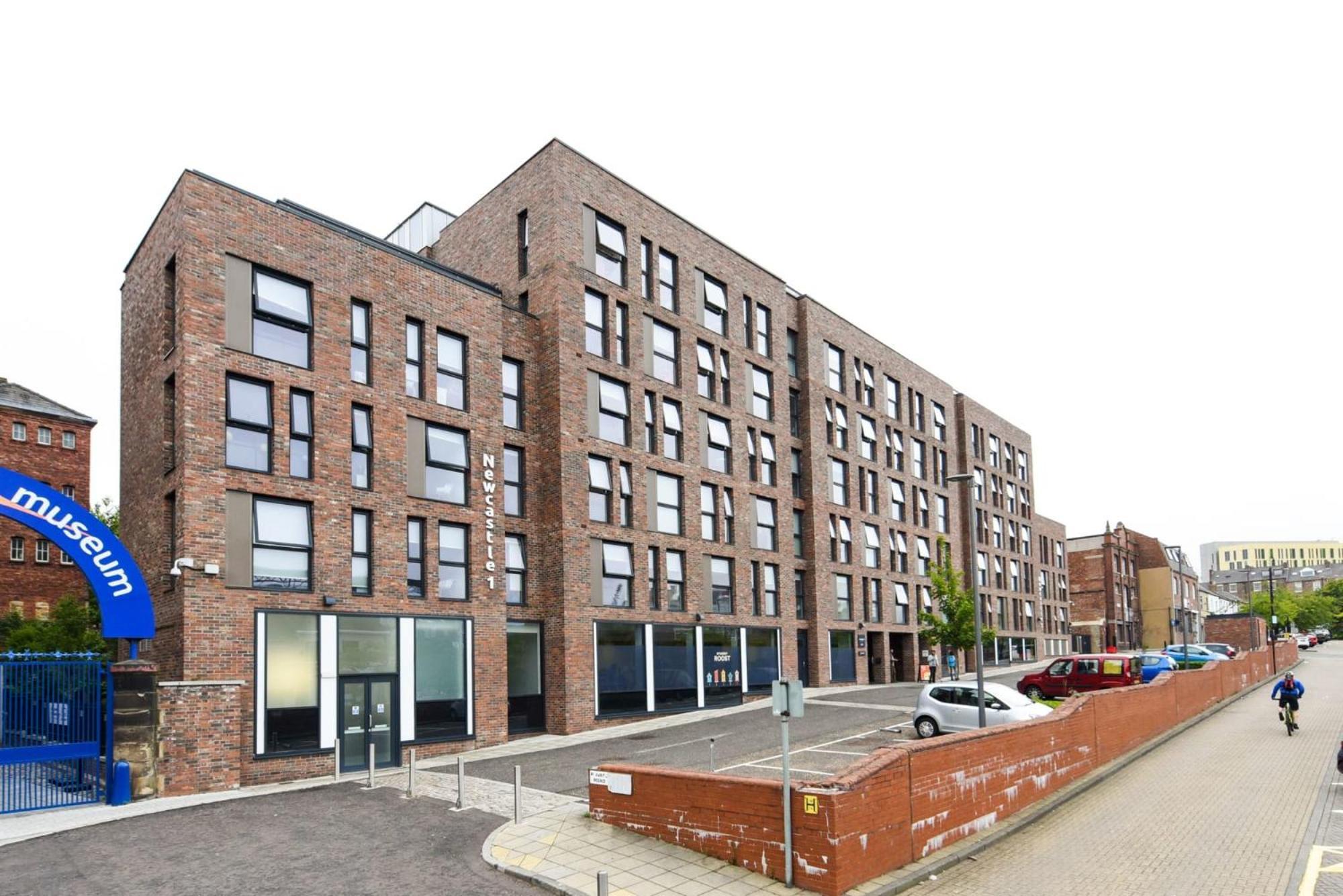 Conveniently Situated Ensuite And At 1, Near Main Universities *