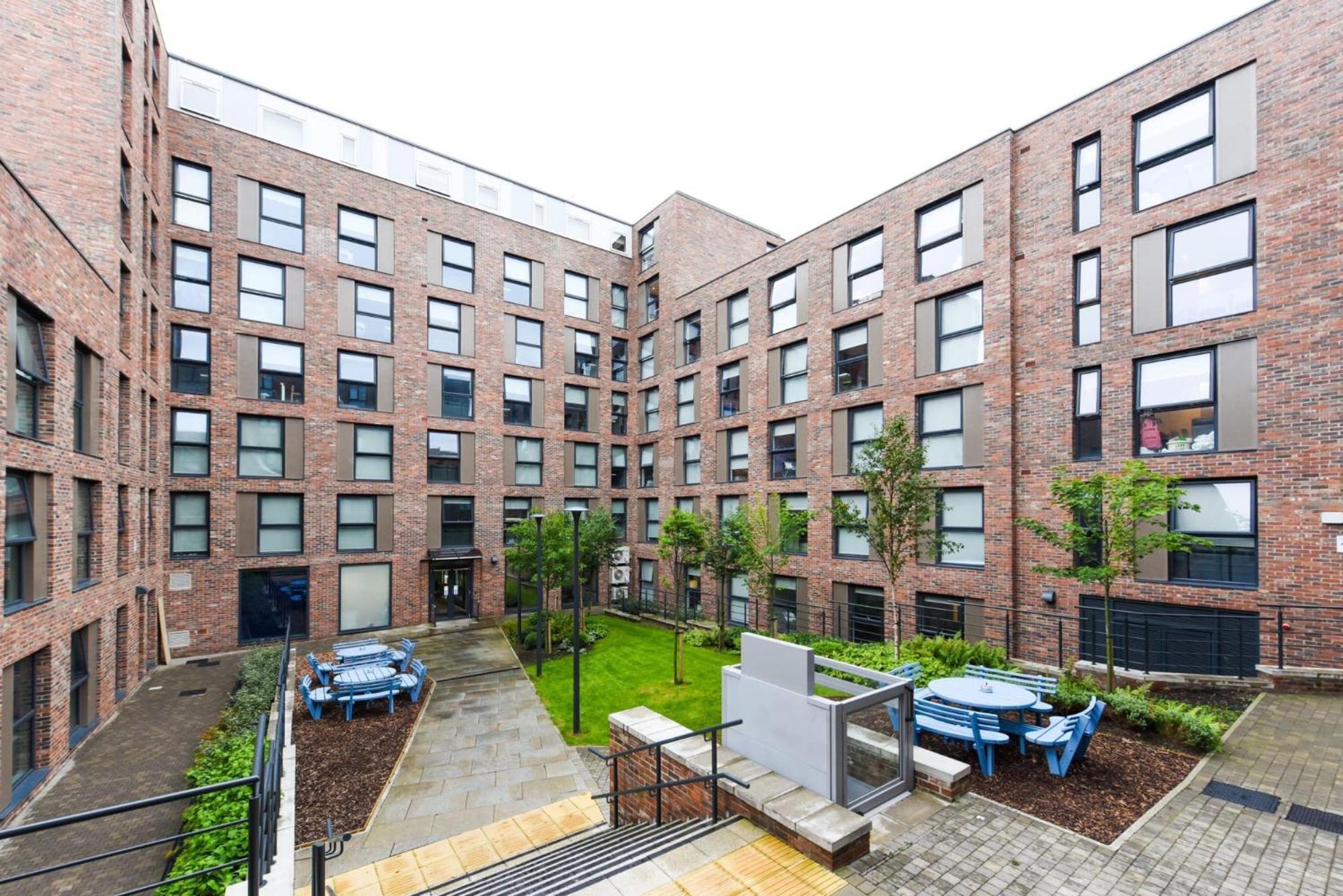 Apartment Conveniently Situated Ensuite And At 1, Near Main Universities *