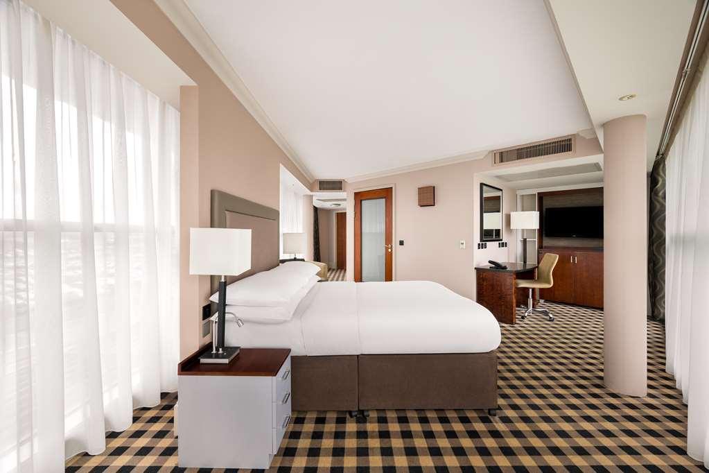 Doubletree By Hilton International Airport 4*