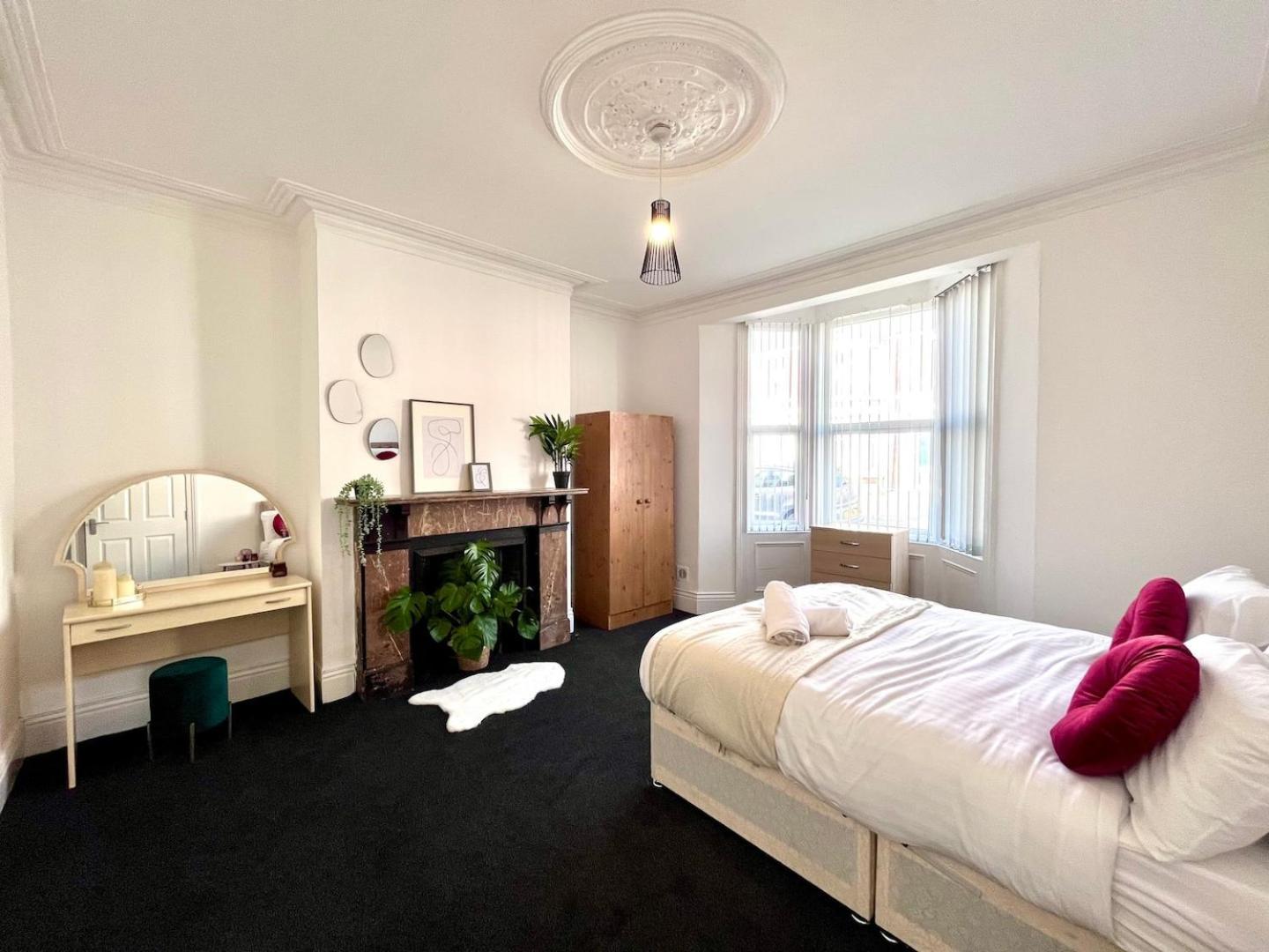 Centrally Located Apartment-free Parking * Newcastle upon Tyne