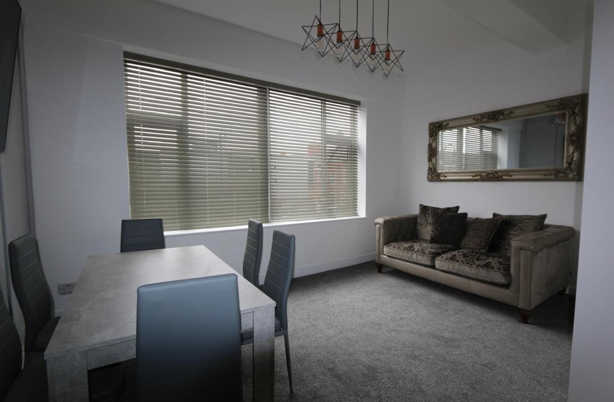 Apartment S Hot Tub 1 Mile From City Centre Sleeps 6 Free Parking And Wi-fi Busy High Street Newcastle upon Tyne