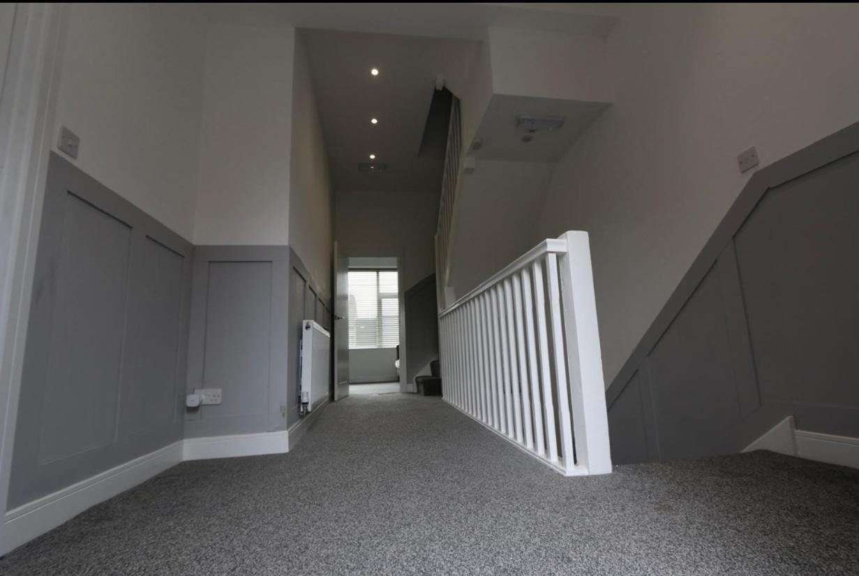 Apartment S Hot Tub 1 Mile From City Centre Sleeps 6 Free Parking And Wi-fi Busy High Street *