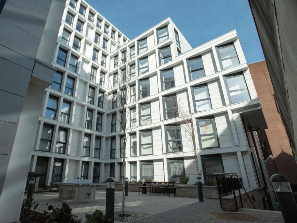 Apartment Market House In *