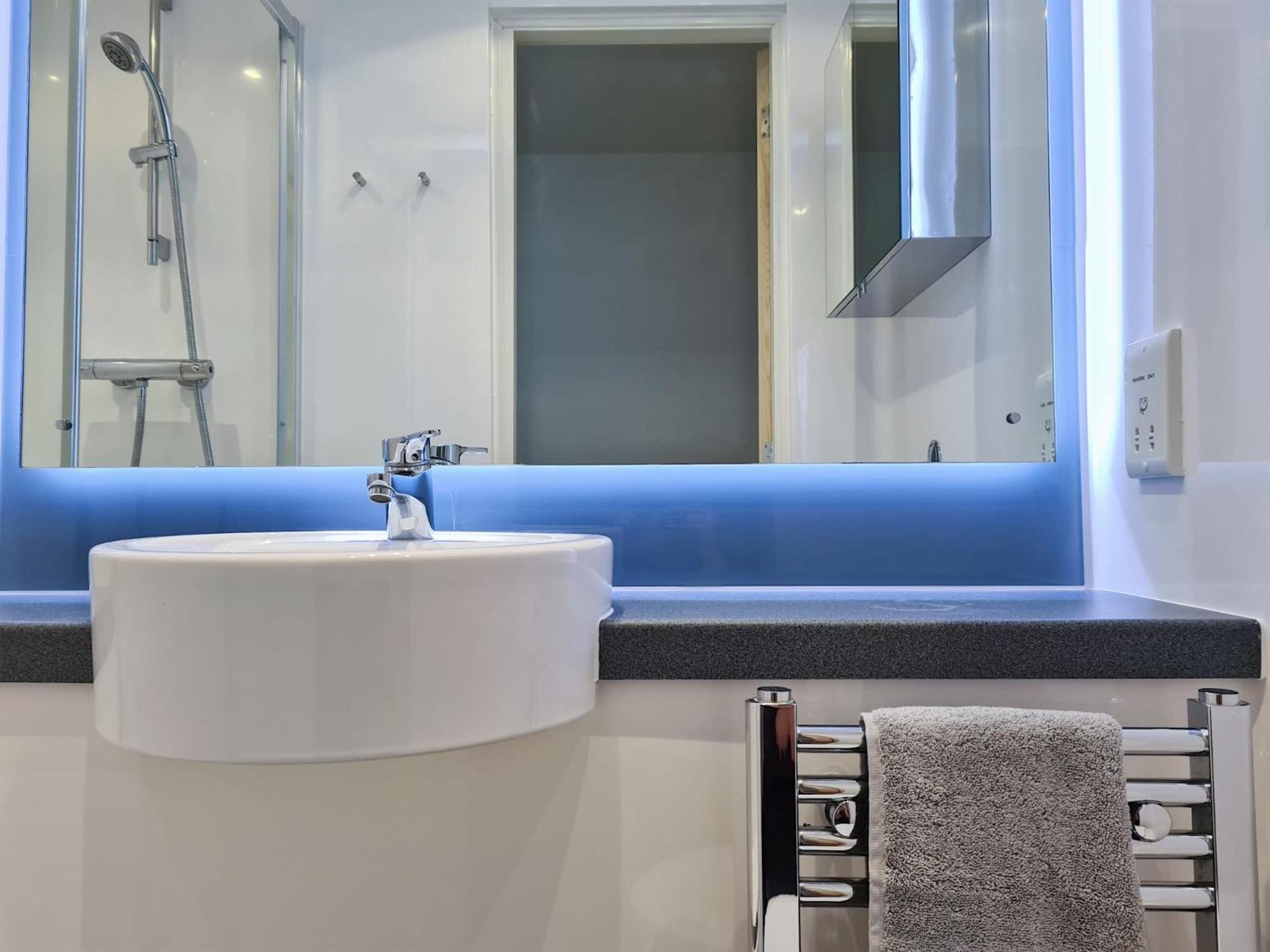 Apartment Stylish Ensuite Bedrooms With Private Bathroom And Fully-equipped At Market House In