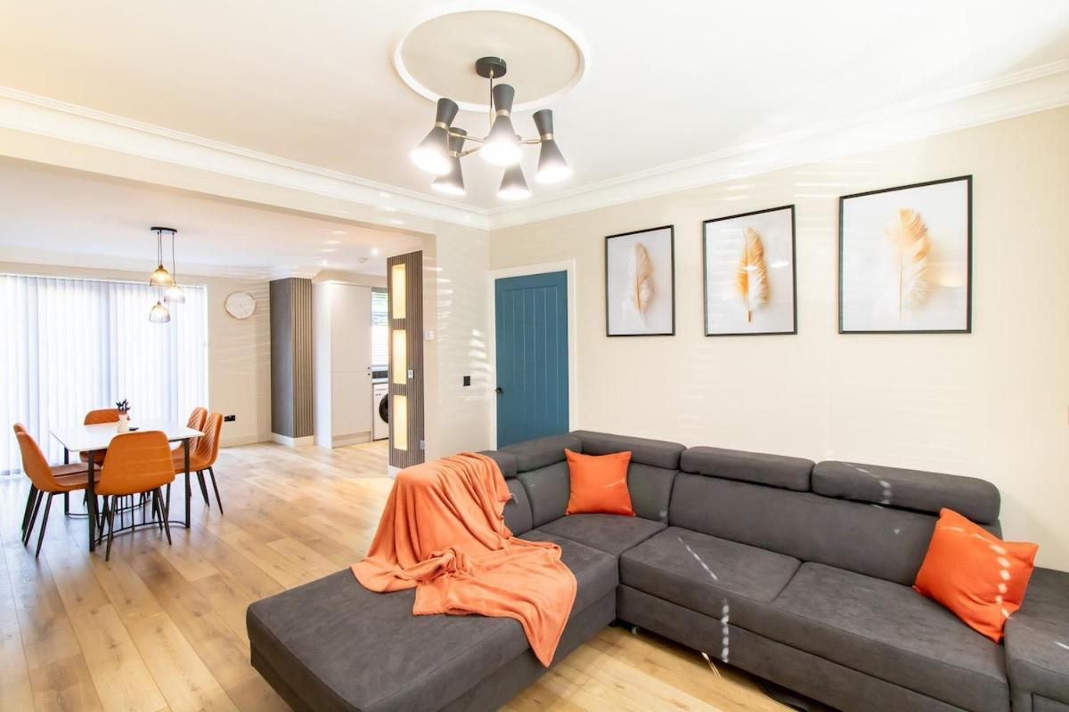 Luna Apartment-3bed Sleeps 6 - Familycontractors Holiday home Newcastle upon Tyne