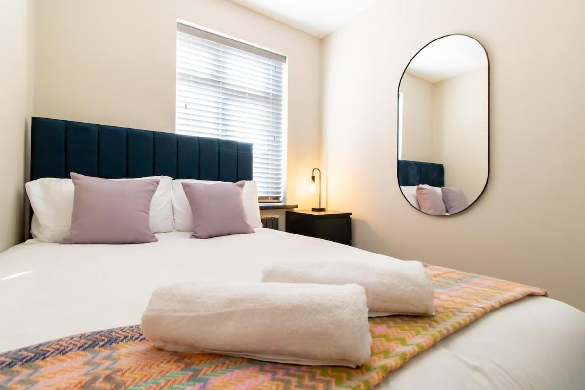 Luna Apartment-3bed Sleeps 6 - Familycontractors Holiday home Newcastle upon Tyne