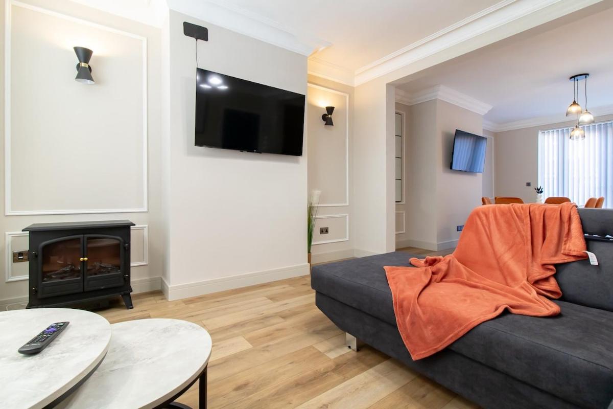Luna Apartment-3bed Sleeps 6 - Familycontractors Holiday home Newcastle upon Tyne