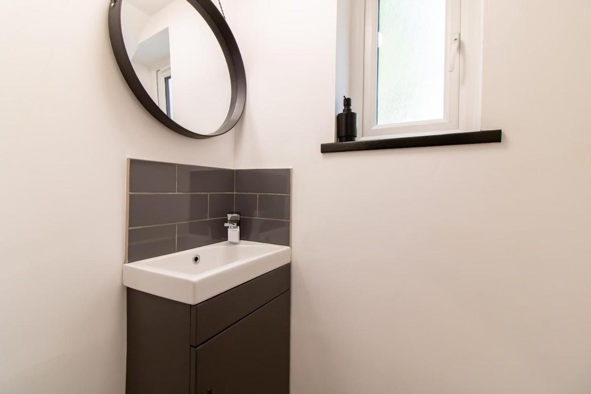 Luna Apartment-3bed Sleeps 6 - Familycontractors *