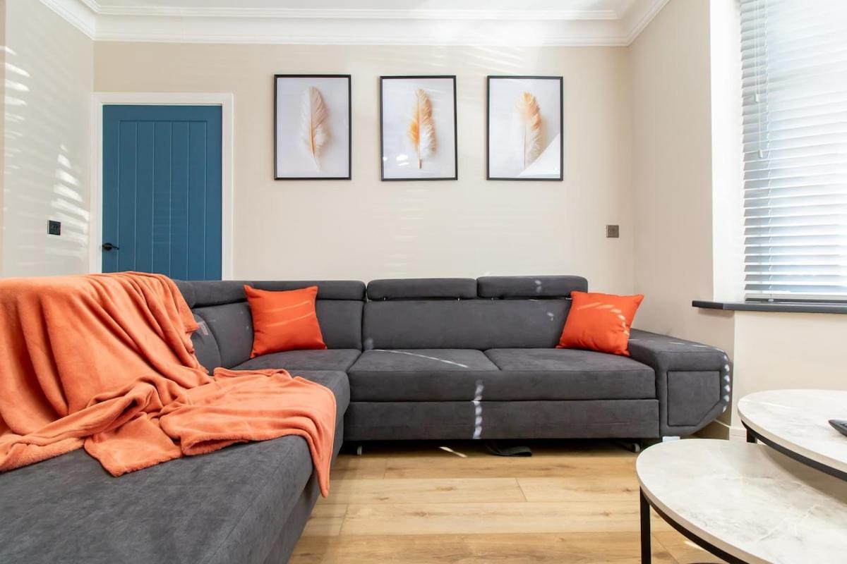 Luna Apartment-3bed Sleeps 6 - Familycontractors Holiday home Newcastle upon Tyne