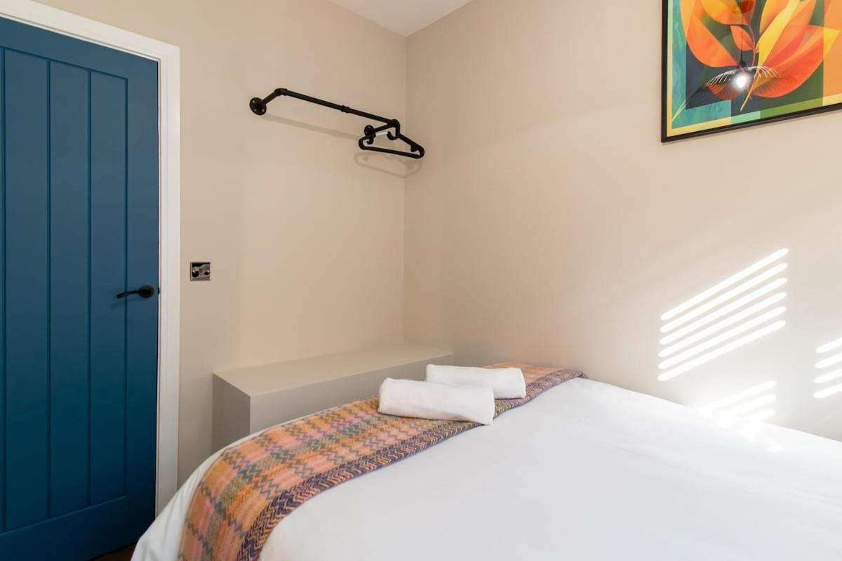 Luna Apartment-3bed Sleeps 6 - Familycontractors Holiday home Newcastle upon Tyne