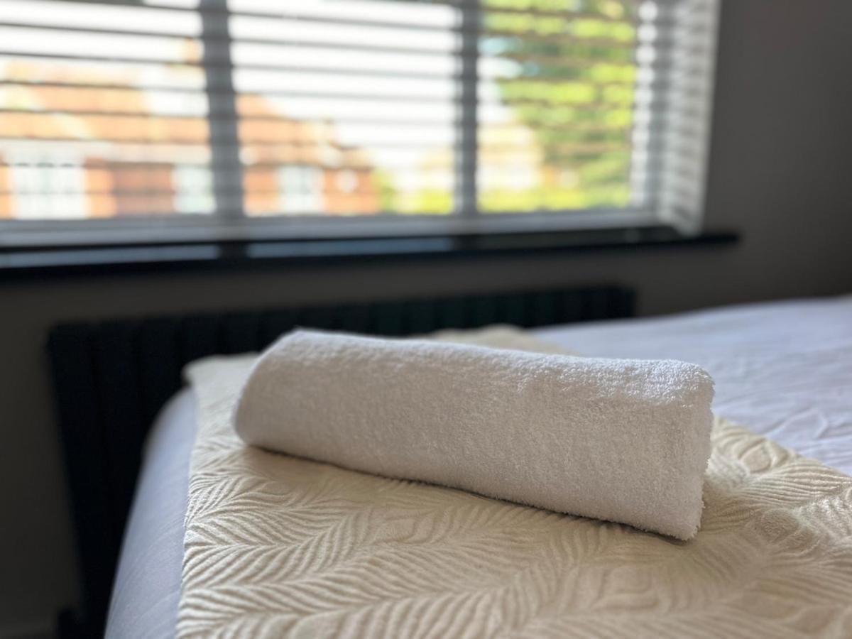 Luna Apartment-3bed Sleeps 6 - Familycontractors Newcastle upon Tyne