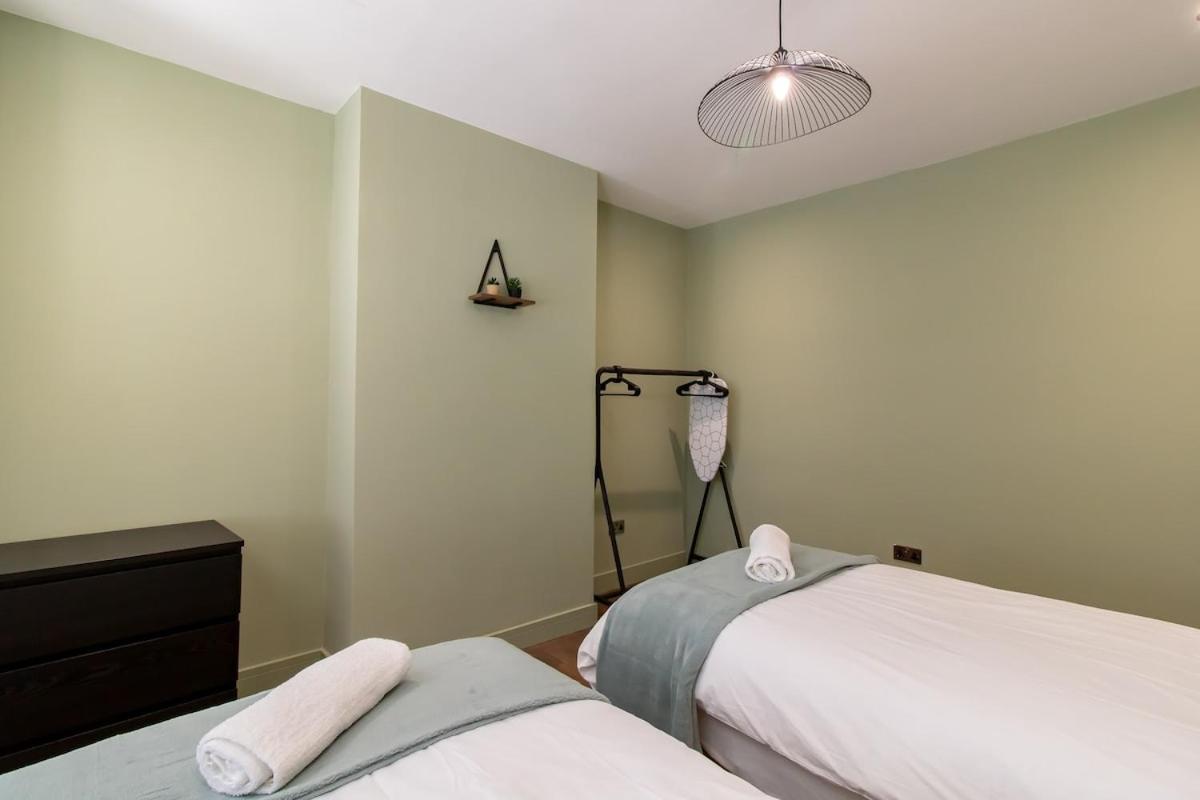 Luna Apartment-3bed Sleeps 6 - Familycontractors * Newcastle upon Tyne