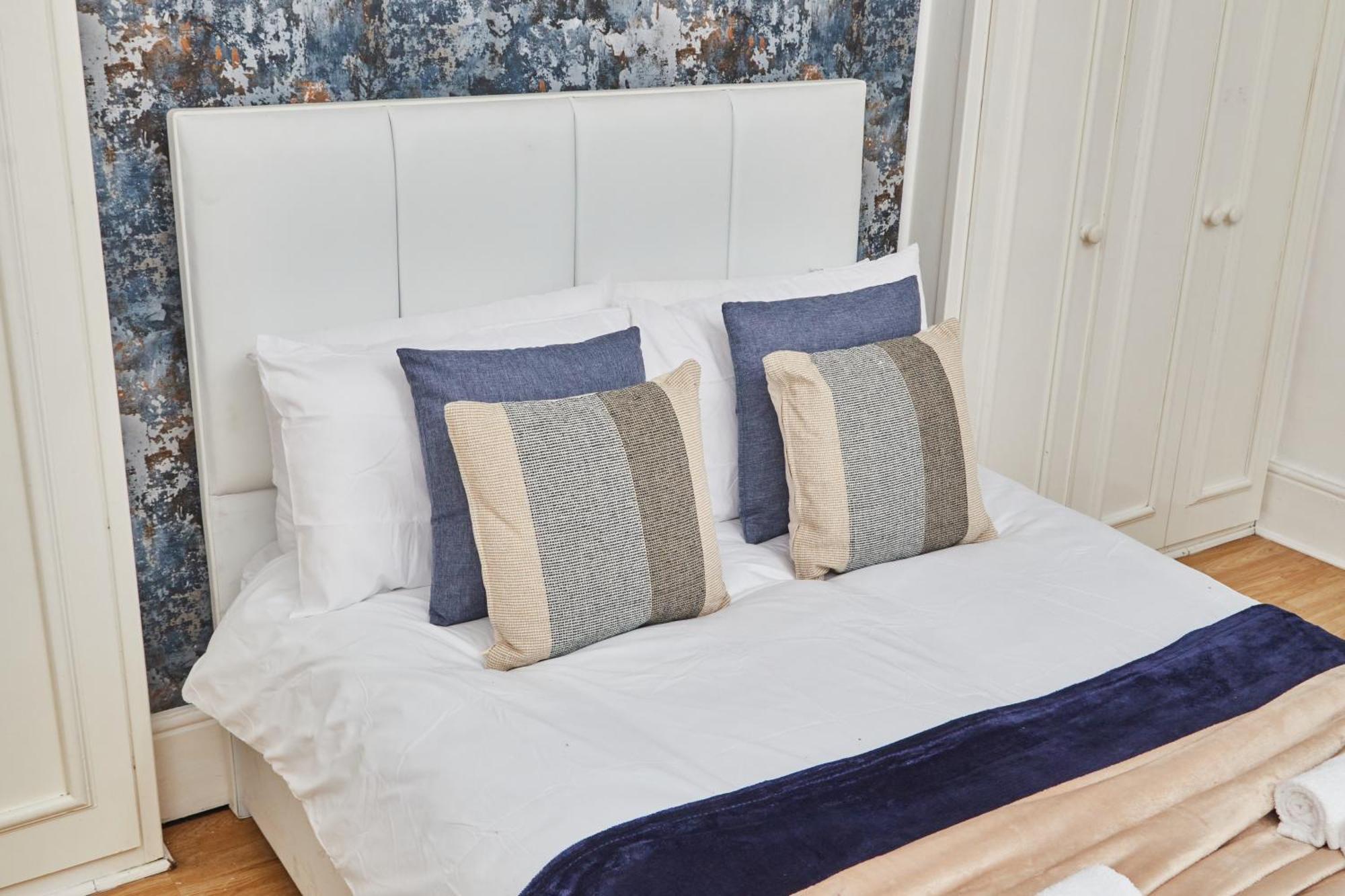 Apartment Large Flat Close To The Centre - Sleeps 12