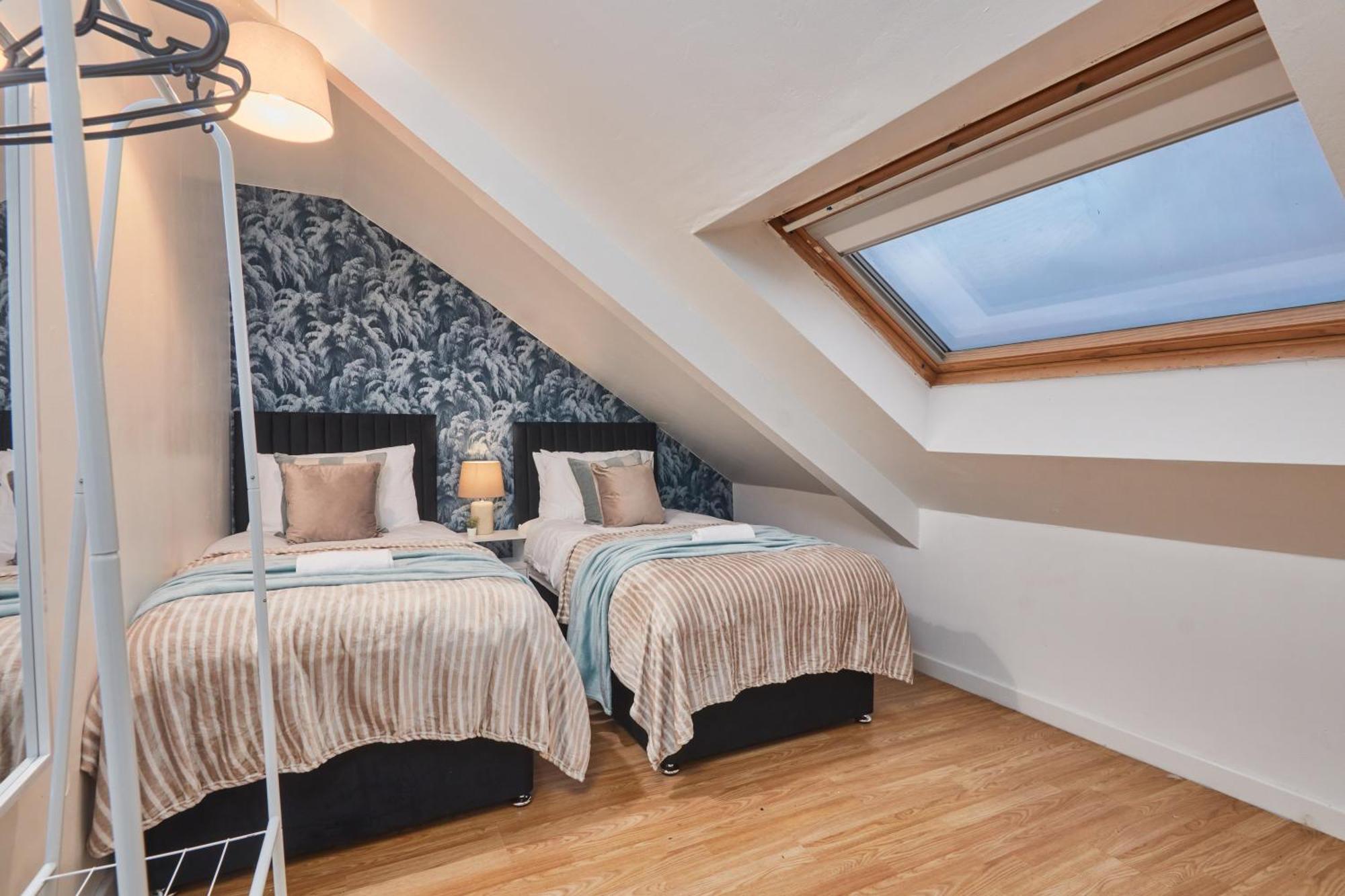 Large Flat Close To The Centre - Sleeps 12 Newcastle upon Tyne