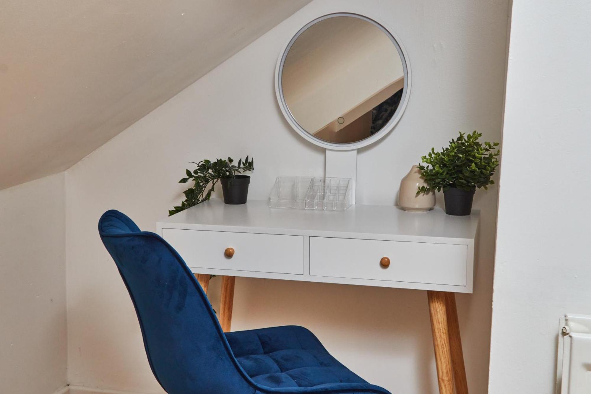 Large Flat Close To The Centre - Sleeps 12