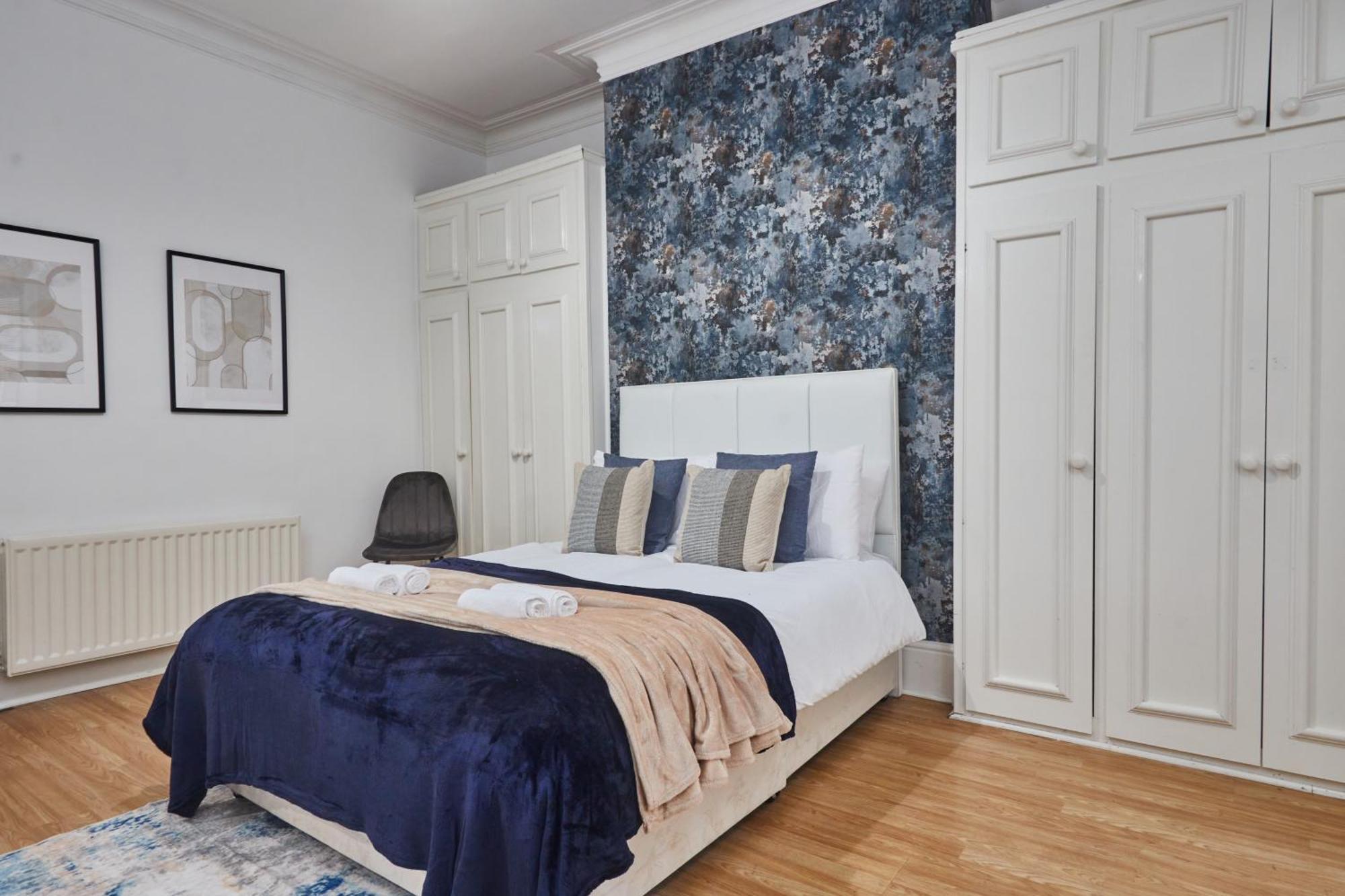 Large Flat Close To The Centre - Sleeps 12 Newcastle upon Tyne