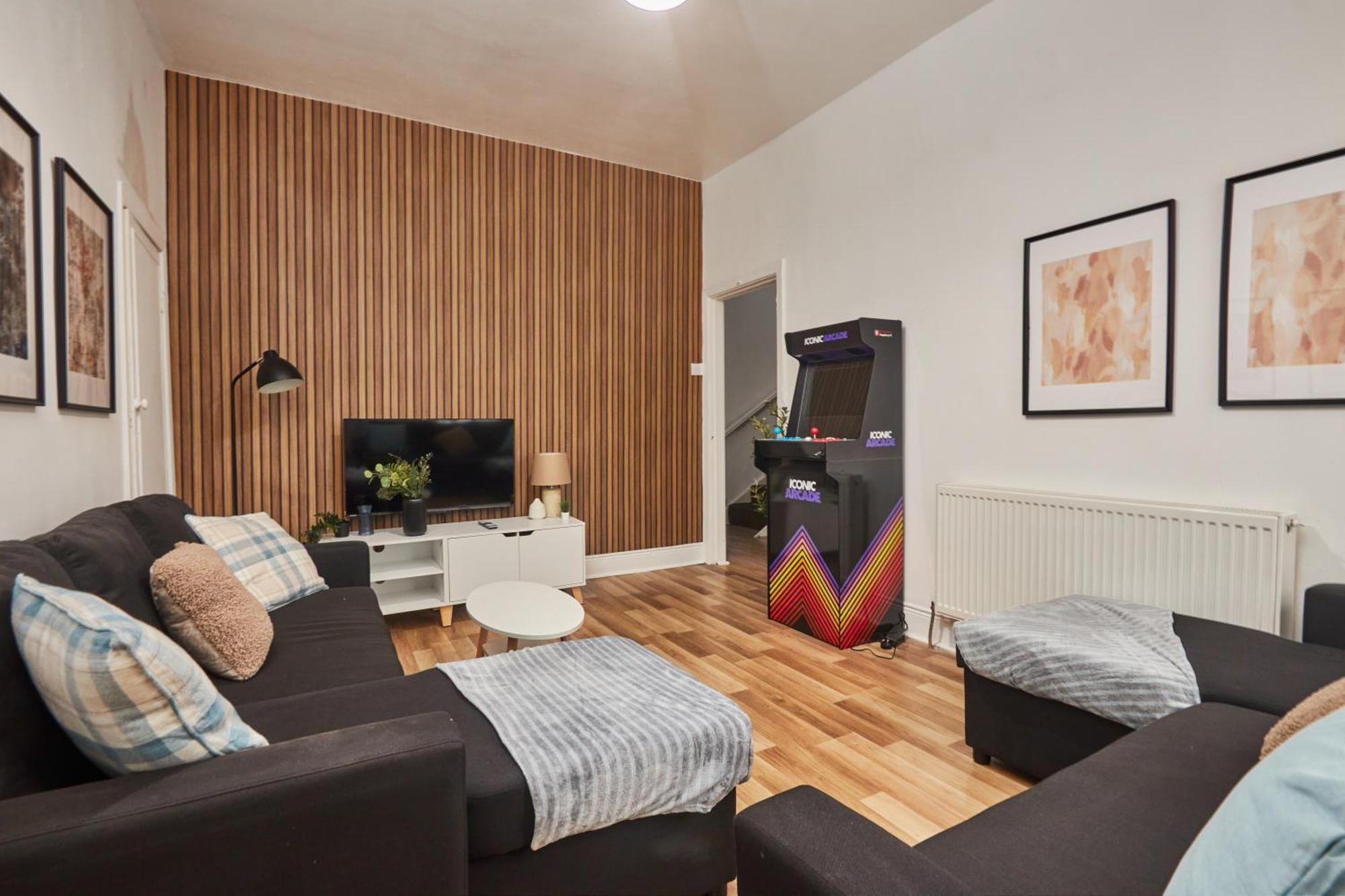 Large Flat Close To The Centre - Sleeps 12 * Newcastle upon Tyne