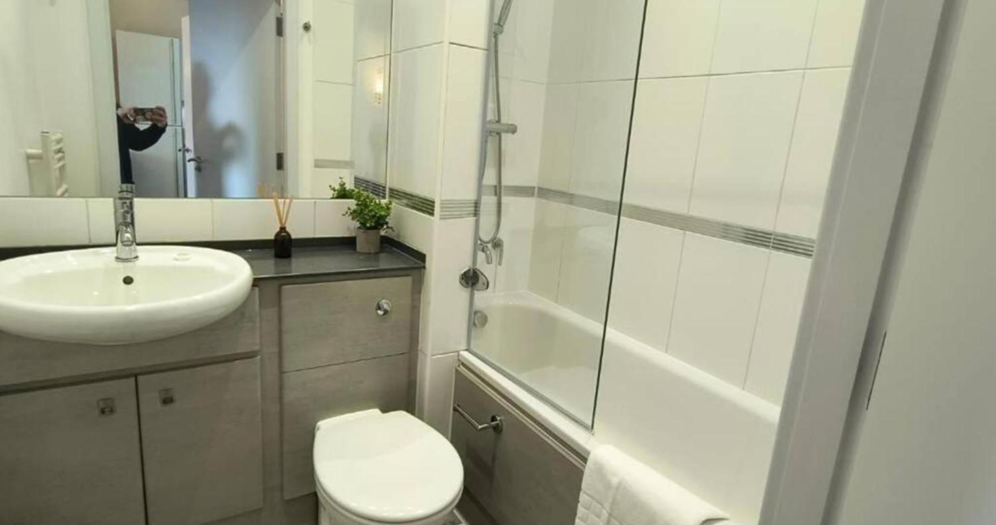 Crown 4a By Week2week Apartment Newcastle upon Tyne