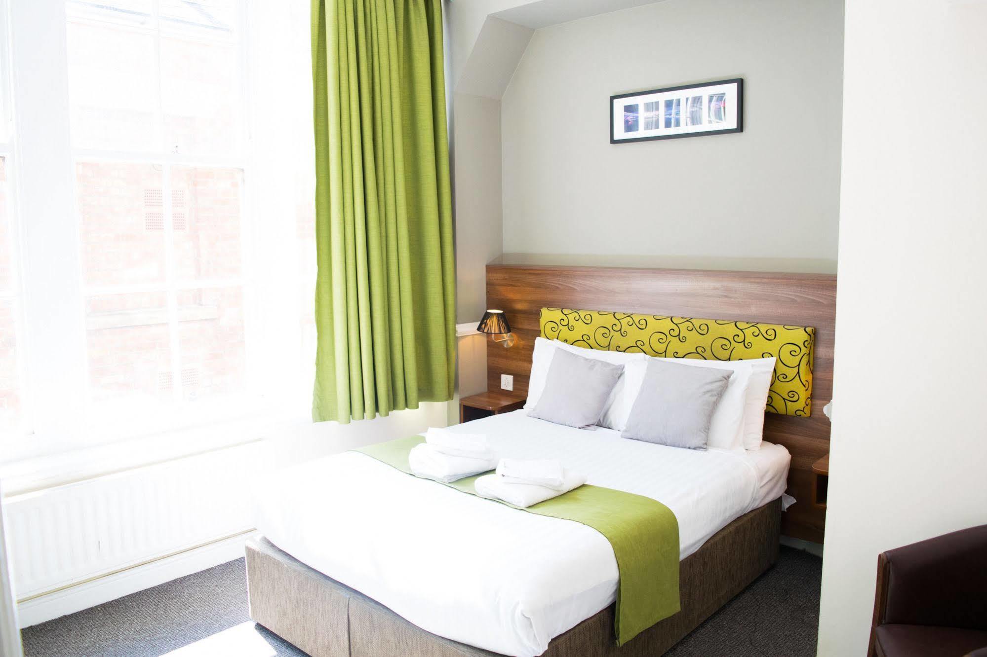 Hotel Surtees 3*