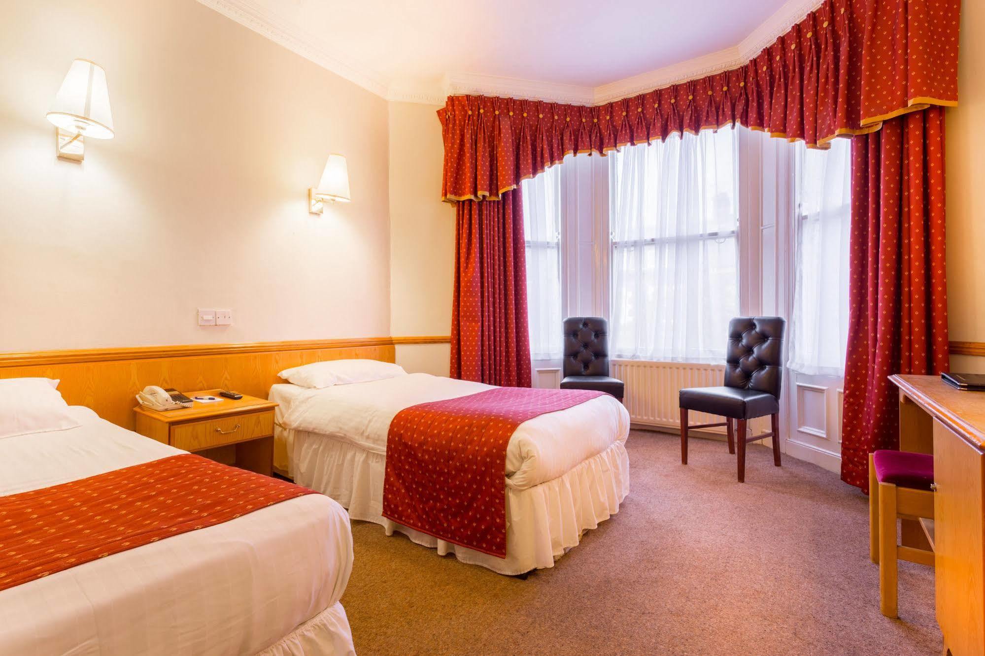 Carlton Hotel 3*
