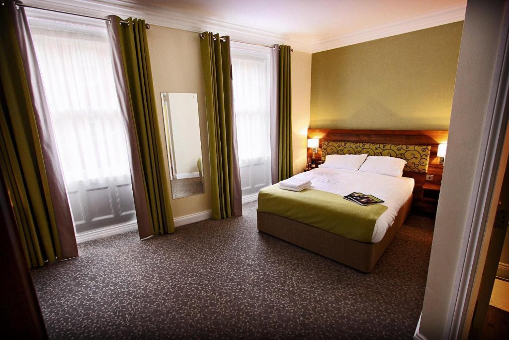 Hotel Surtees 3*
