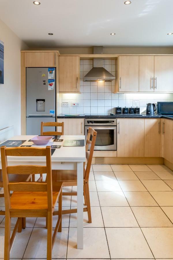 Holiday home City Centre Spacious Town House Free Parking And Wifi *