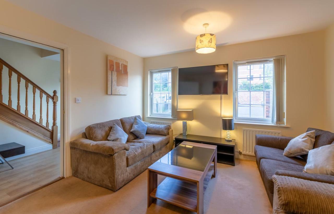 Holiday home City Centre Spacious Town House Free Parking And Wifi