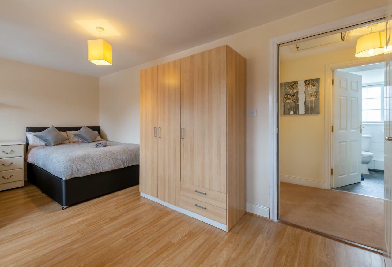 Holiday home City Centre Spacious Town House Free Parking And Wifi *