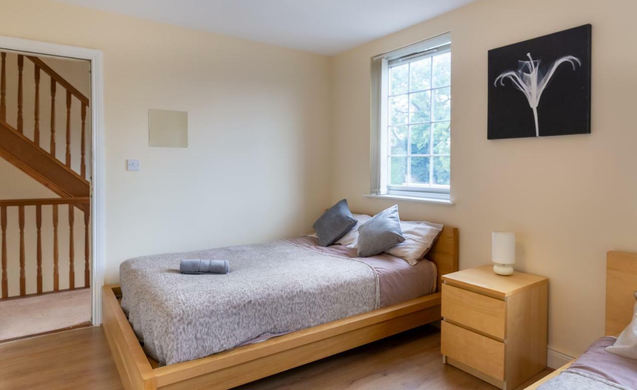 Holiday home City Centre Spacious Town House Free Parking And Wifi