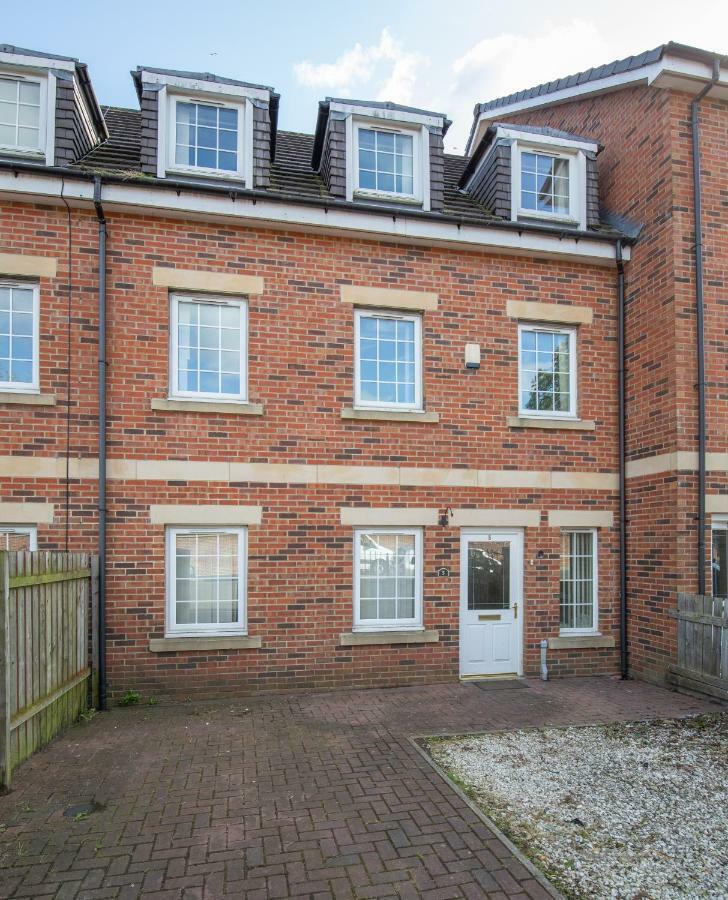 Holiday home City Centre Spacious Town House Free Parking And Wifi