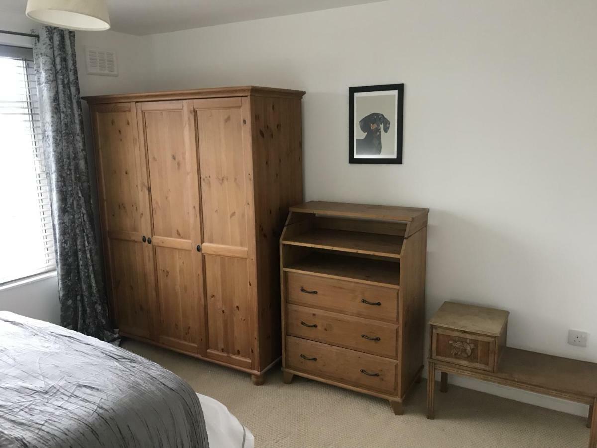 Church Lane Apartment *