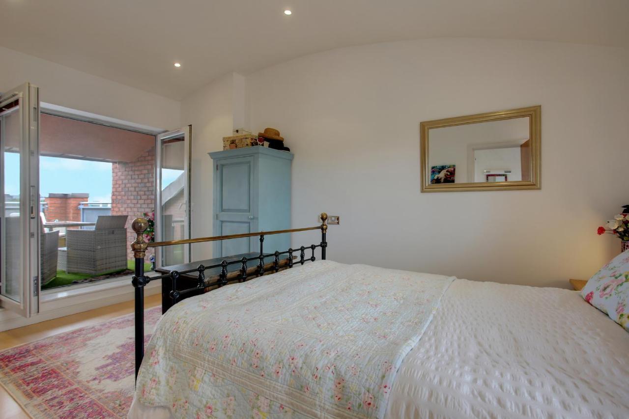 Beautiful Duplex Penthouse - Roof Garden, Views, Parking *
