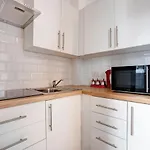 Oyo The Benwell Apartments