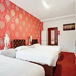 Oyo The Benwell Apartments