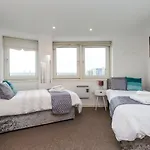Newcastle City Centre Apartment Ideal For Holiday, Contractors, Quarantining