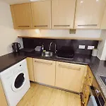 1 Bedroom City Centre Apartment - Sleeps 4 Free Parking