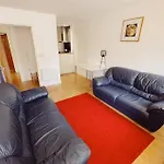 1 Bedroom City Centre Apartment - Sleeps 4 Free Parking