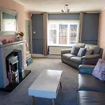 The Snug, Ideal For Sporting Events And City Breaks, Hidden Nook In The Heart Of Newcastle, With Parking, Wifi, Smart Tv, Close To All Local Travel Links